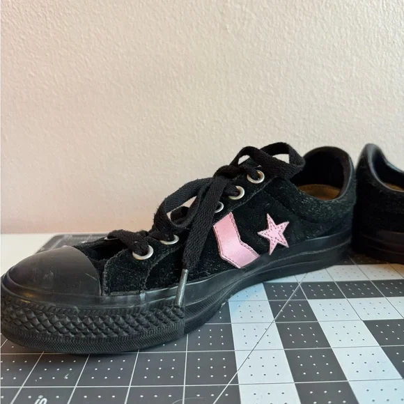 Converse Re-Issue Low Top Sneakers Black Pink Chevron Suede Women’s Size 8 - Picture 5 of 16